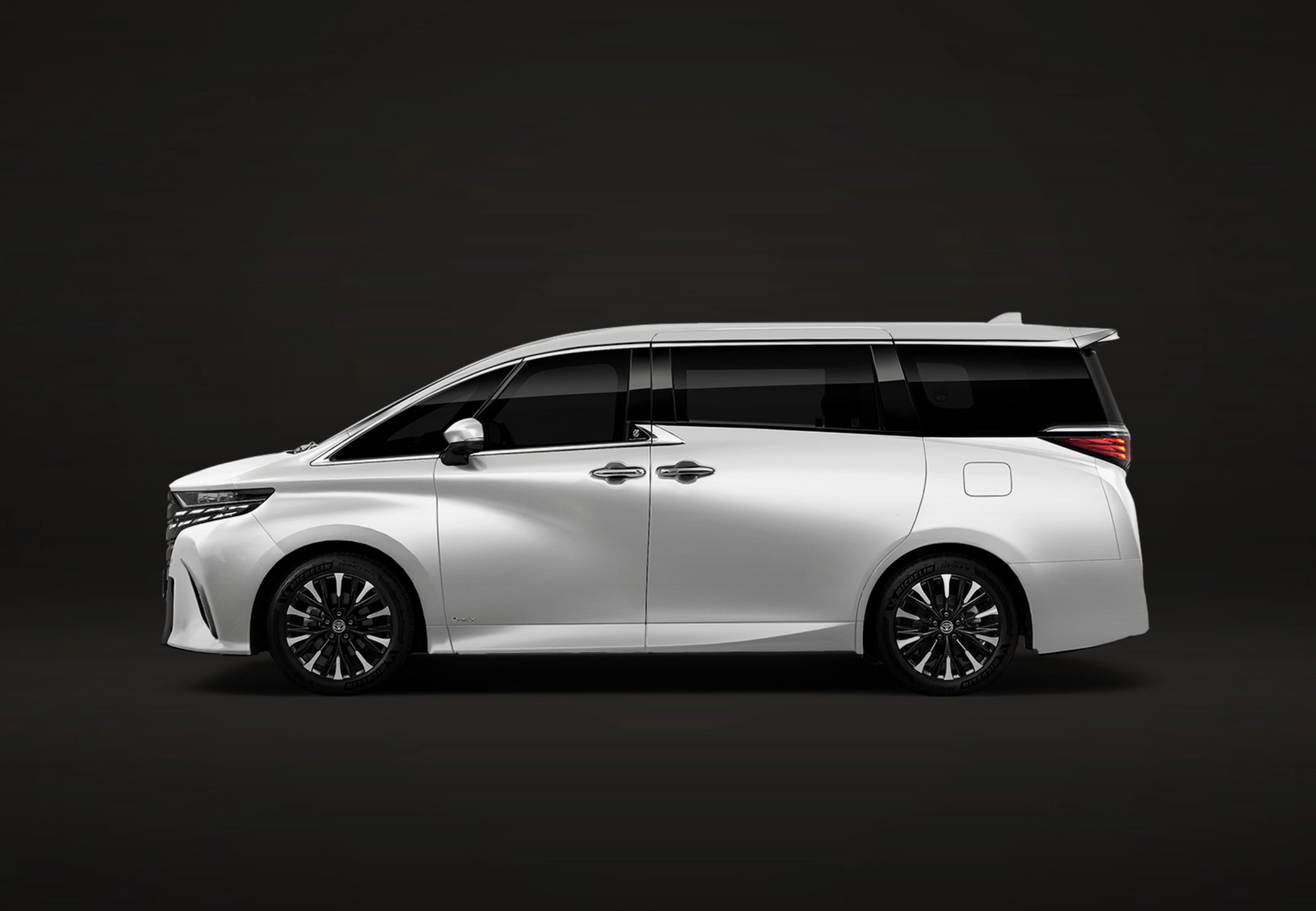 다이내믹한 실루엣