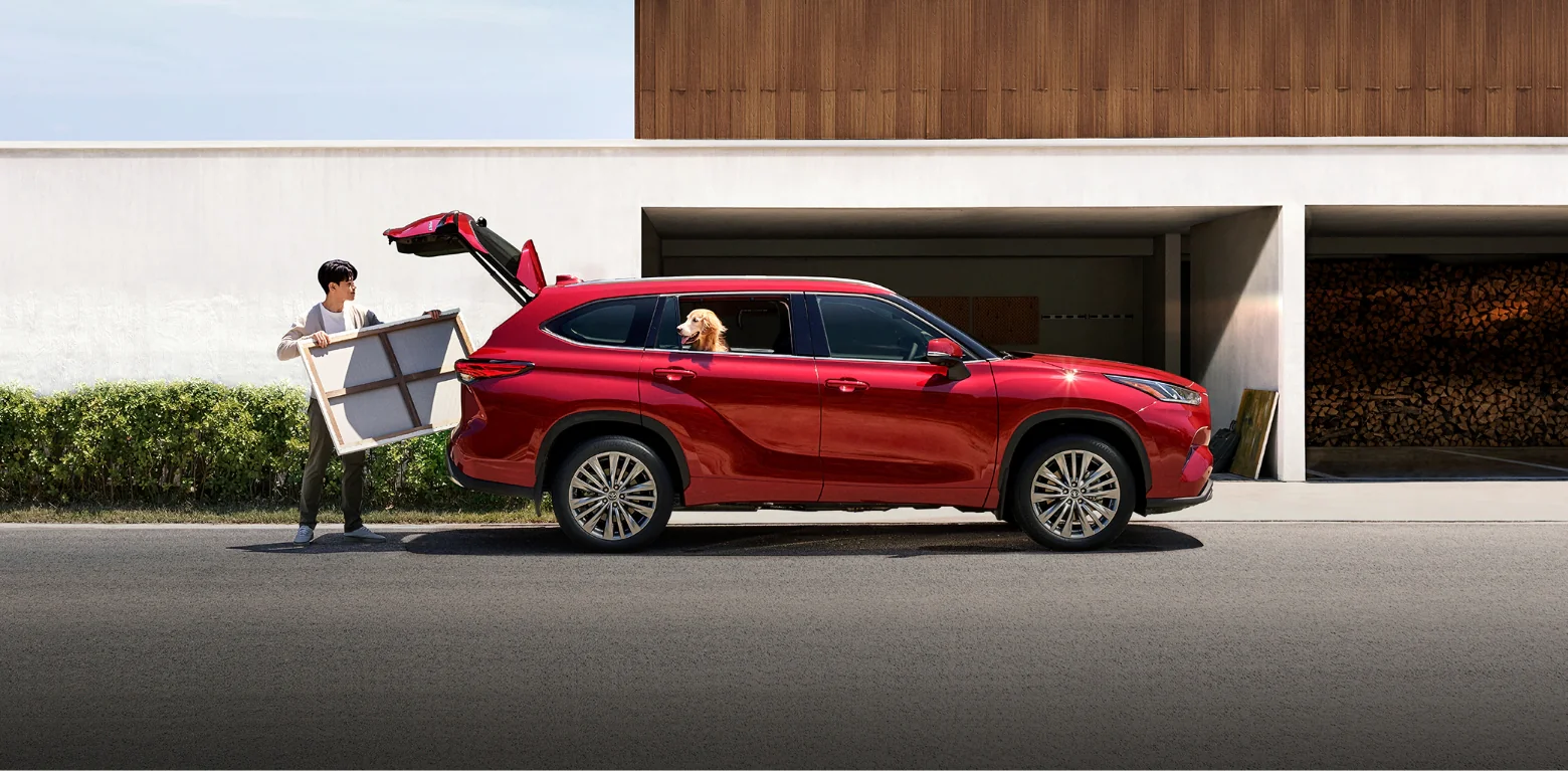 강인한 SUV의 비율과
유려한 곡선의 조화