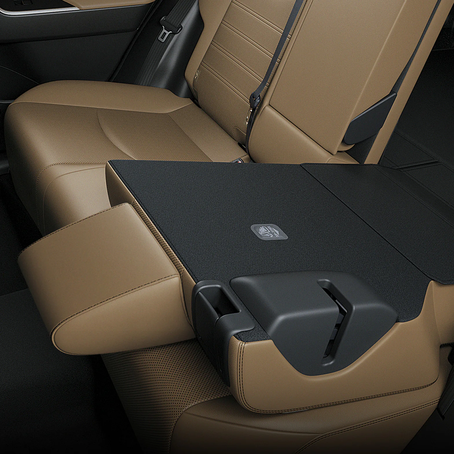 뒷좌석 리클라이닝 & 6:4 폴딩