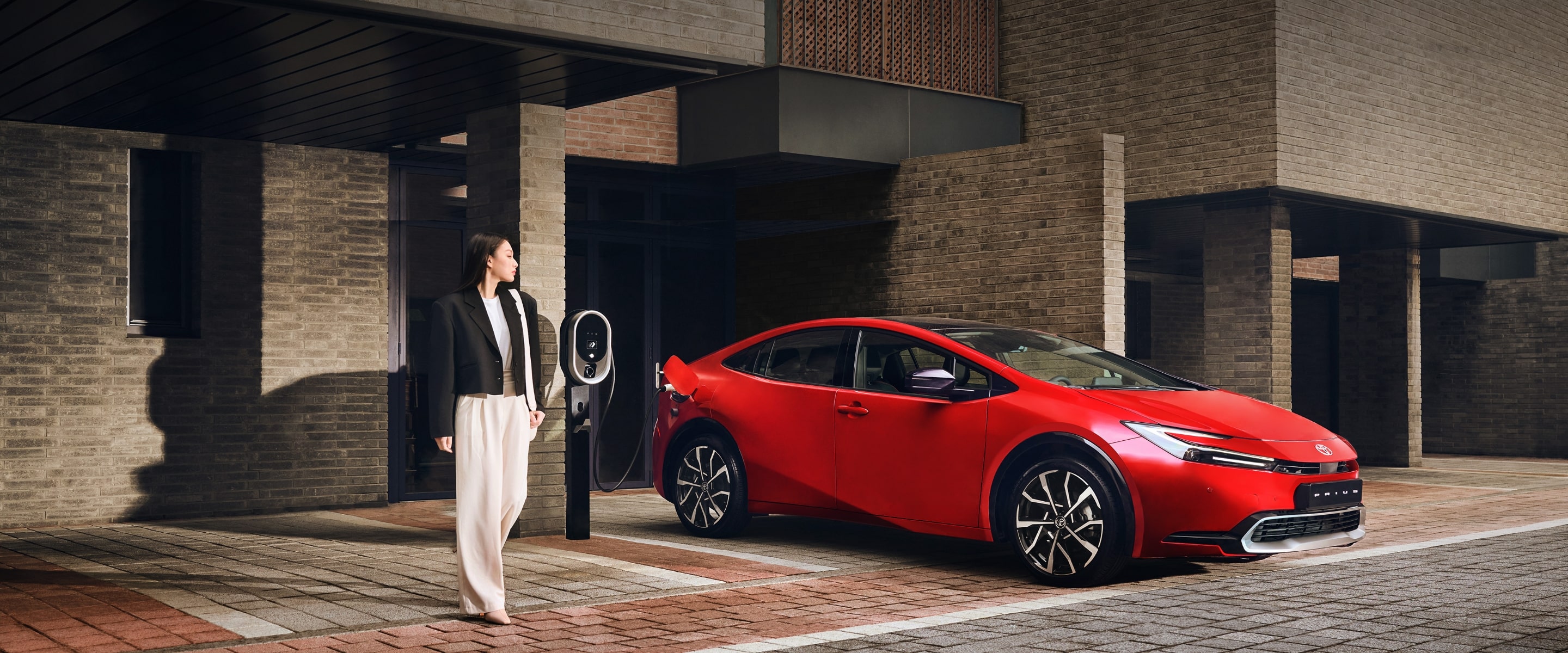 TOYOTA DRIVE YOUR NEW WAY 키비주얼 이미지